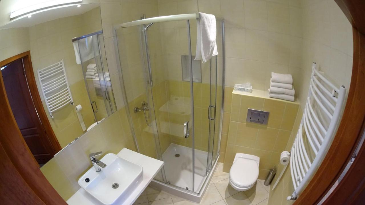 阿斯特拉酒店 Dąbrowa Górnicza 外观 照片