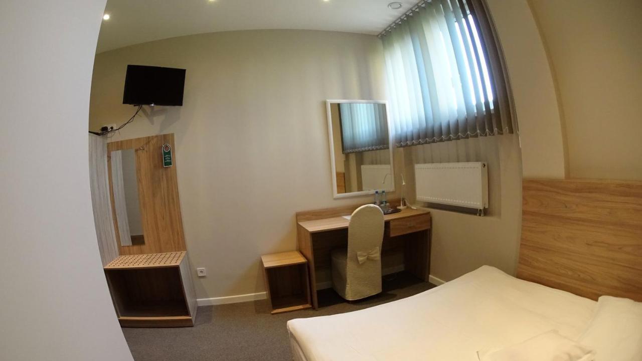 阿斯特拉酒店 Dąbrowa Górnicza 外观 照片