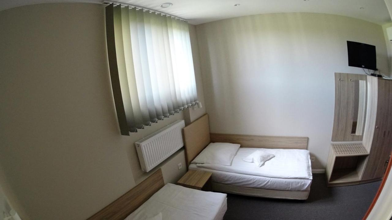 阿斯特拉酒店 Dąbrowa Górnicza 外观 照片